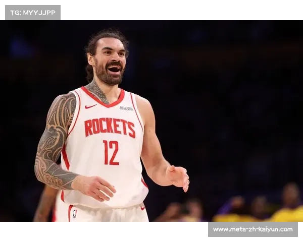 火箭续约替补中锋亚当斯展现管理层稳健布局与长远战略眼光