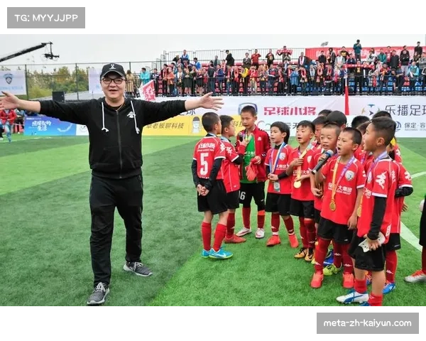 河南足球小将崭露头角 中冠赛场成年轻球员成长舞台